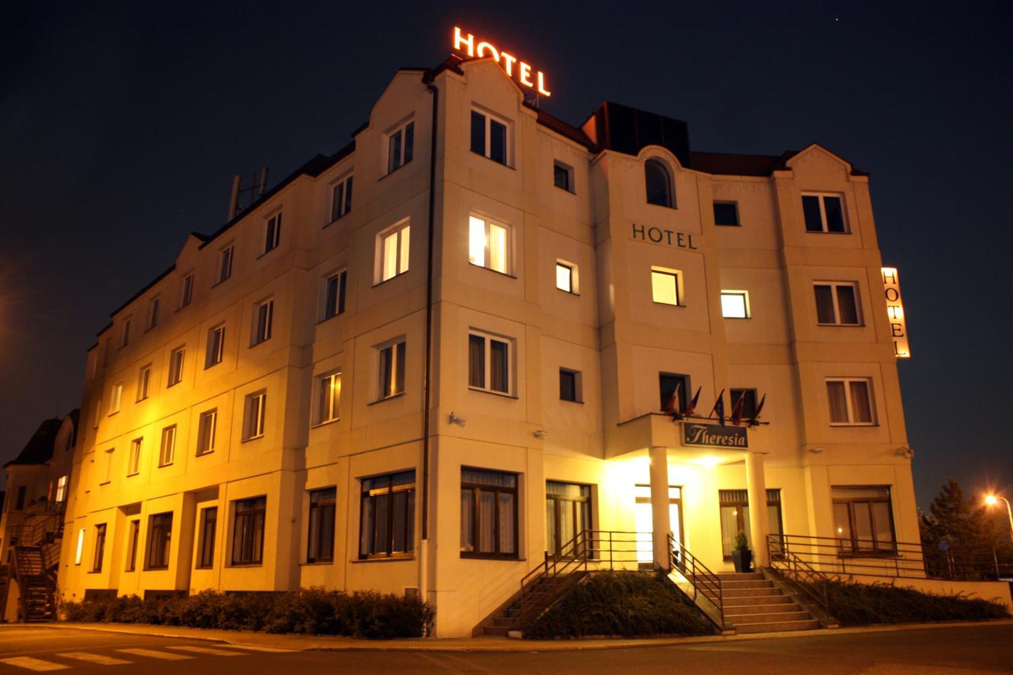 Hotel Theresia Kolin Exterior photo